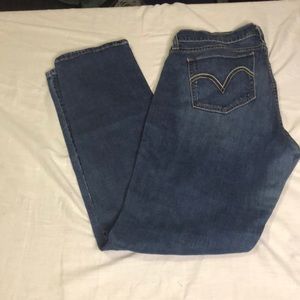 Women’s Levi’s denim jeans in great condition size 13